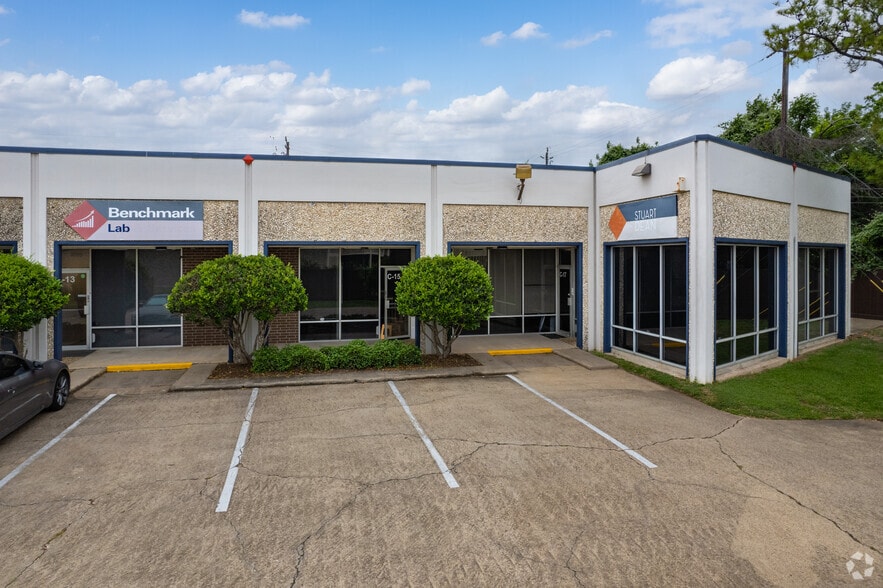 More Photos Of 2500 Central Pky, Houston Unknown For Lease