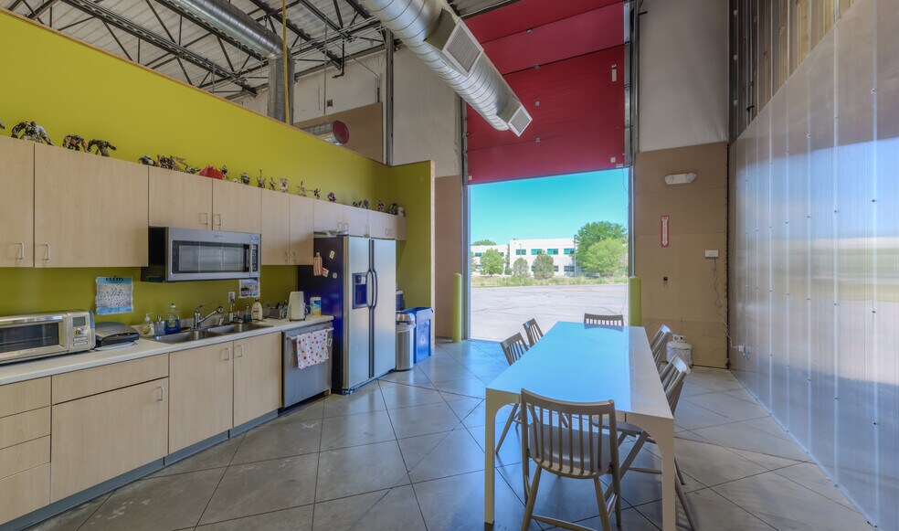 More Photos Of 2011 Cherry St, Louisville Light Manufacturing For Lease