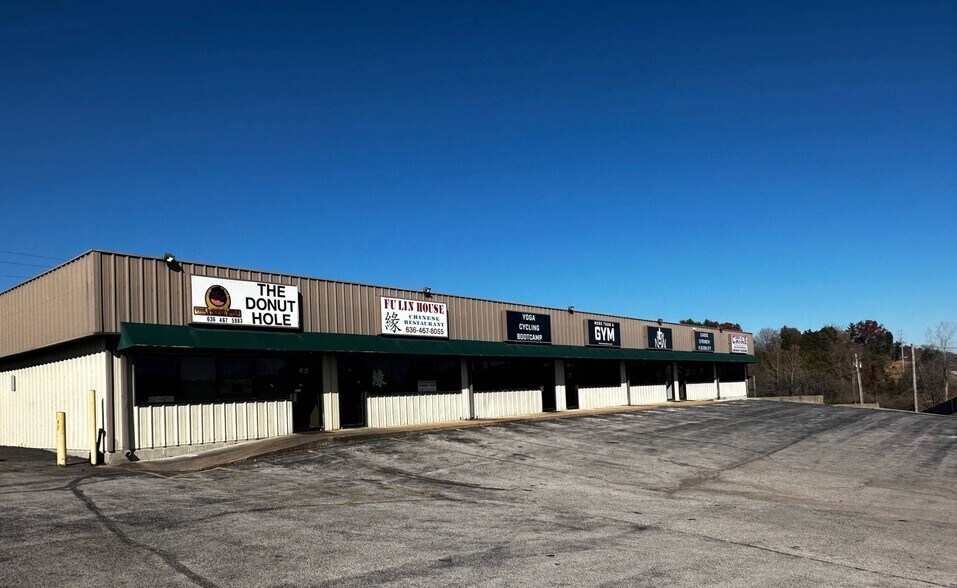 More Photos Of 7141 Metropolitan Blvd, Barnhart Storefront For Lease