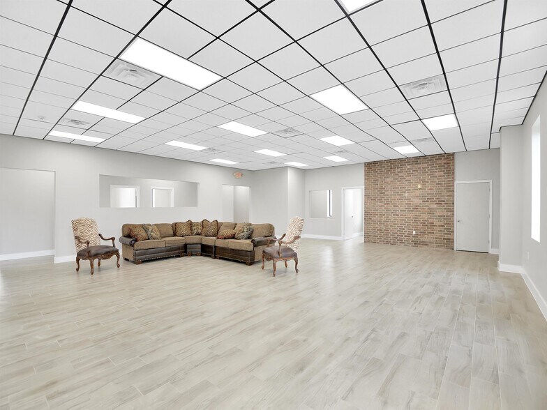 More Photos Of 601 Cien Rd, Kemah Unknown For Lease