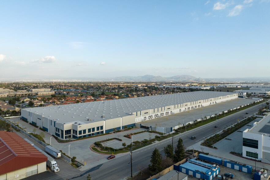 More Photos Of 2415 N Locust Ave, Rialto Warehouse For Lease