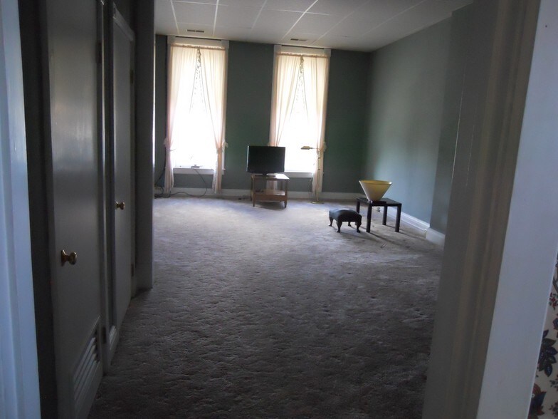 More Photos Of 115 S Main St, Vassar Office Residential For Lease