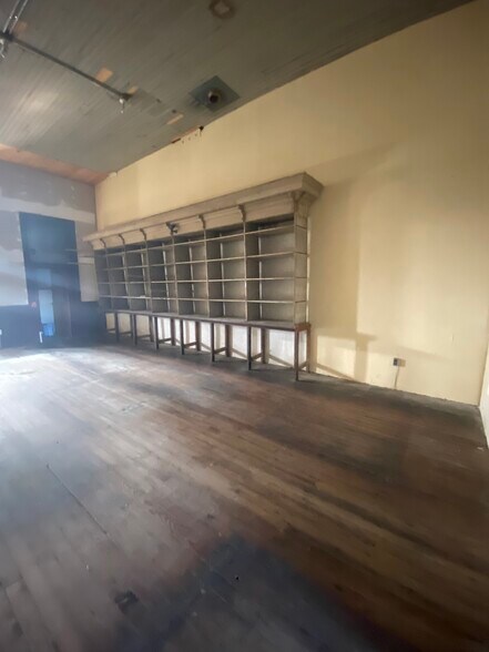 More Photos Of 116 Courthouse Sq, Edgefield Storefront For Lease