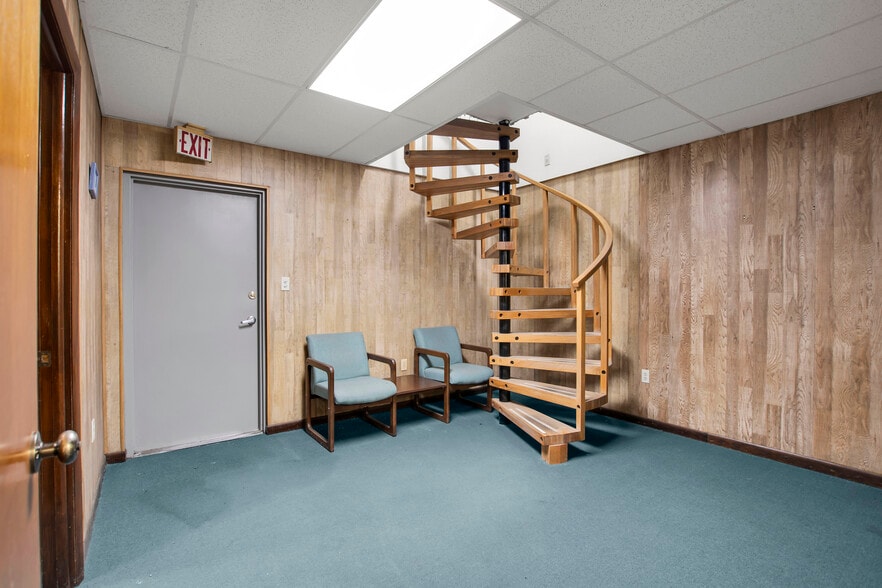 More Photos Of 3612-3662 Morris St, Saint Petersburg Manufacturing For Sale