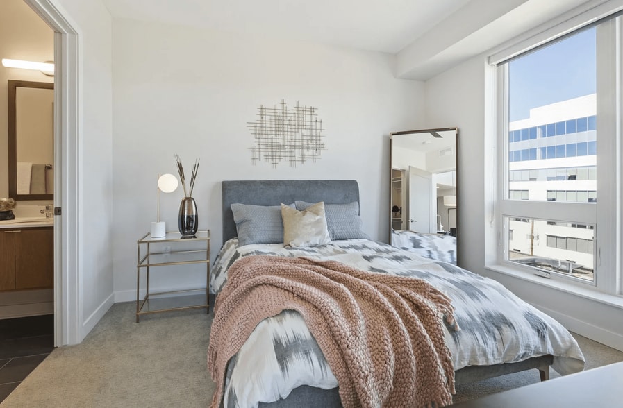 More Photos Of 1300 W Lake St, Minneapolis Apartments For Lease