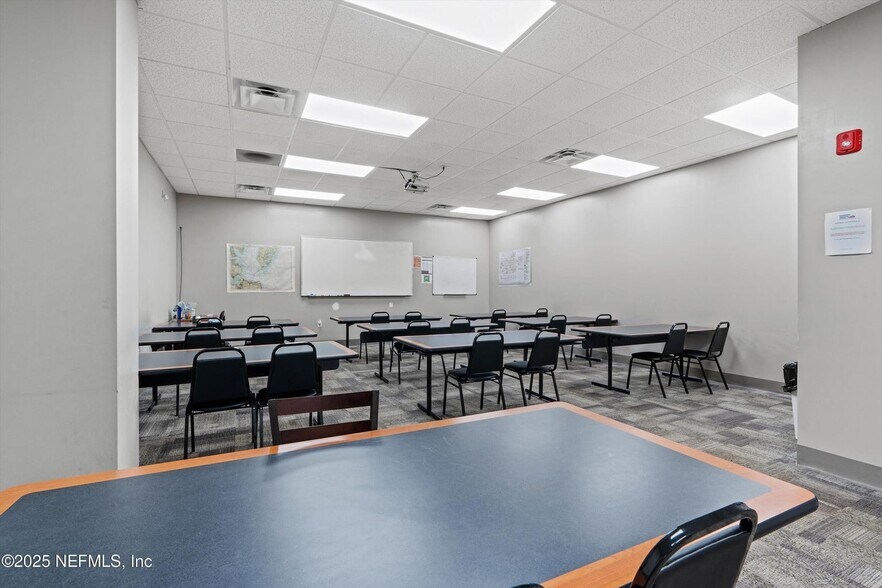 More Photos Of 3787 Old Middleburg Rd, Jacksonville Office For Sale