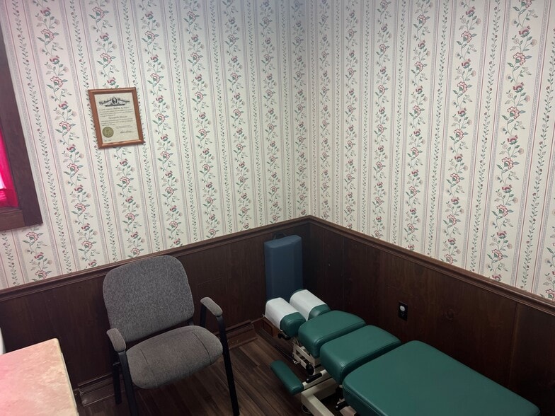 More Photos Of 1012 W Fairchild St, Danville Office For Sale