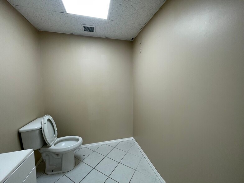 More Photos Of 12520 World Plaza Ln, Fort Myers Medical For Lease