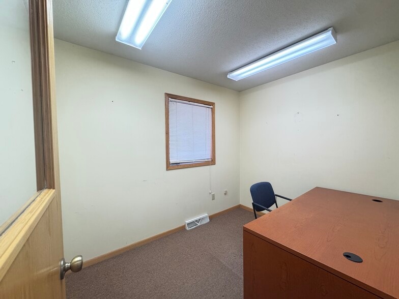 More Photos Of 1226 Lincoln St, Rhinelander Office For Sale