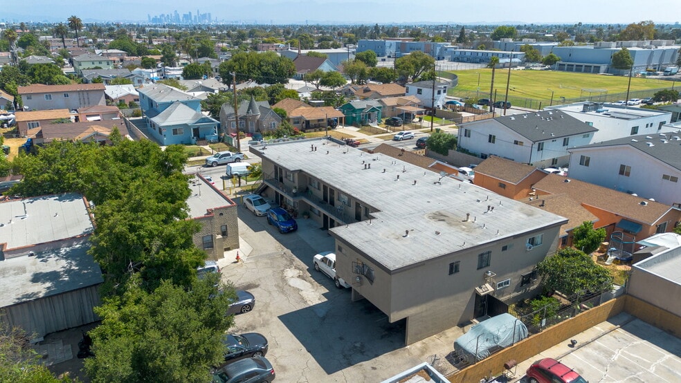 More Photos Of 820 W 95th St, Los Angeles Apartments For Sale