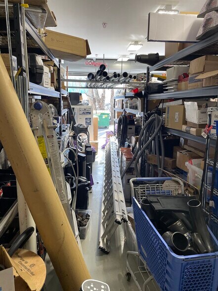 More Photos Of 586 Pleasant St, Watertown Flex For Sale