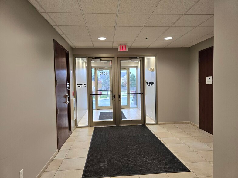 More Photos Of 2272 95th St, Naperville Office For Sale