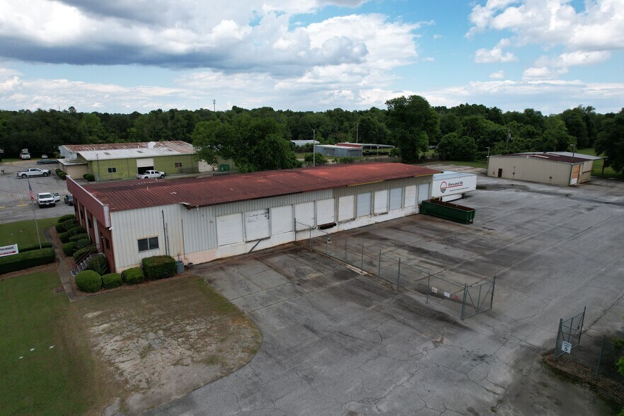 More Photos Of 1710 W Town rd, Albany Truck Terminal For Sale