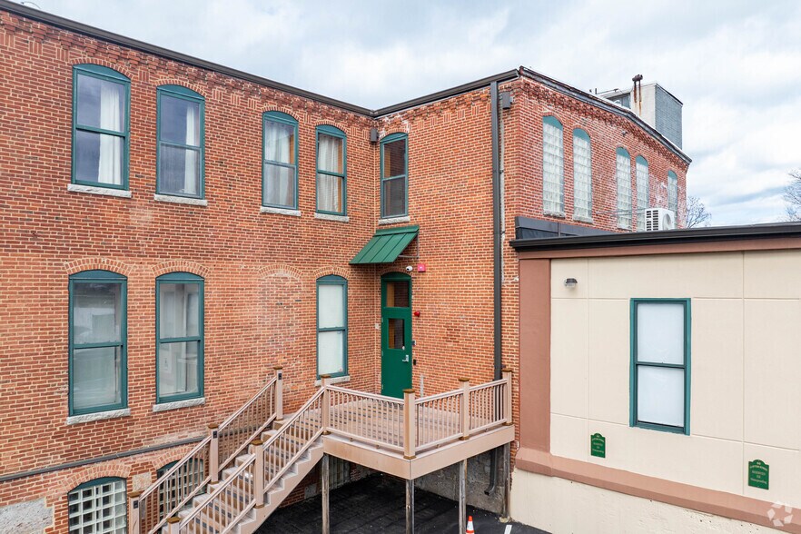 More Photos Of 60 Clayton St, Dorchester Office For Sale