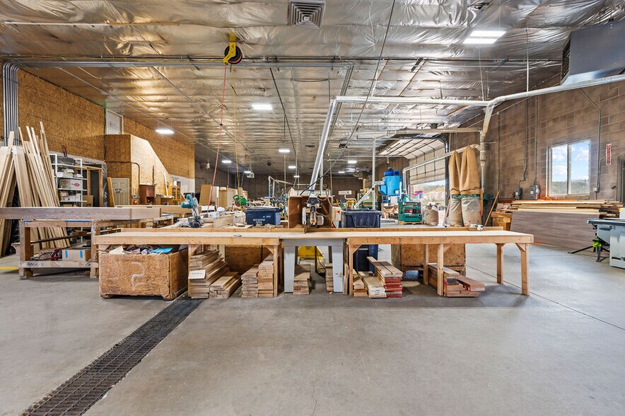 More Photos Of 2005 CR 319, Rifle Warehouse For Lease