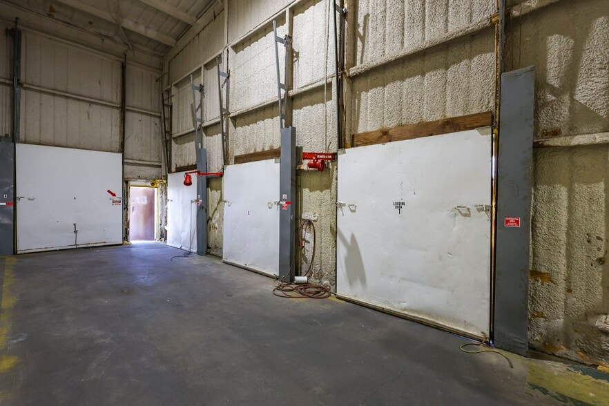 More Photos Of 5054 Portola ave, Del Rey Warehouse For Sale