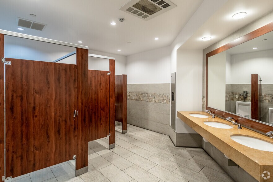 More Photos Of 12555 High Bluff Dr, San Diego Office For Lease