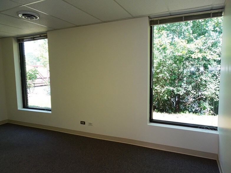 More Photos Of 34 N Island Ave, Batavia Medical For Lease