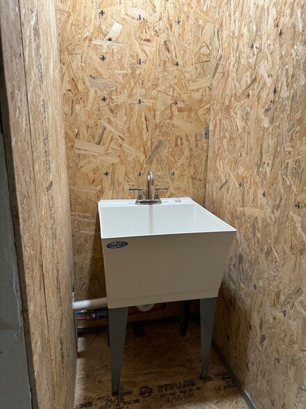 More Photos Of 2905 27th St N, Birmingham Bar For Sale