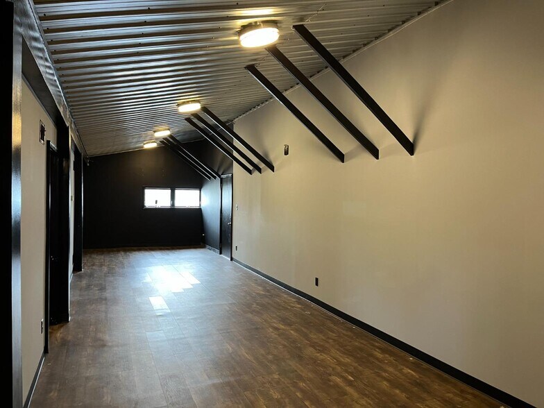 More Photos Of 505 Grant Ave, Chesterton Distribution For Lease