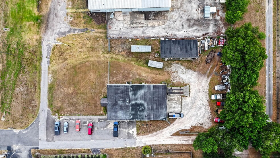 More Photos Of 10221 US 301, Dade City Office For Sale