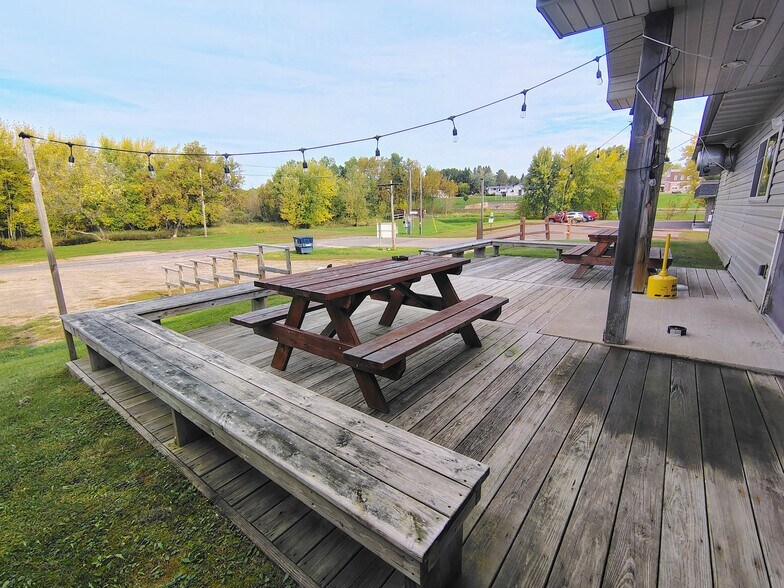 More Photos Of 71 N Grant St, Glidden Restaurant For Sale