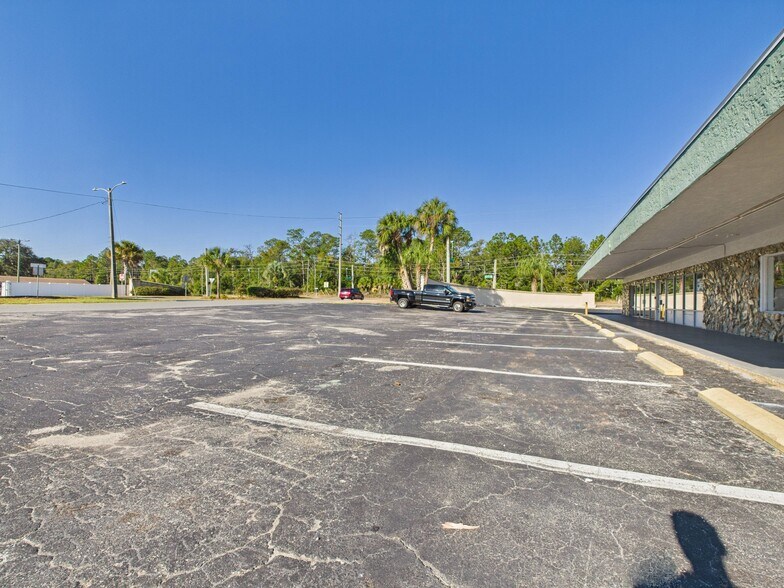 More Photos Of 1 Beverly Hills Blvd, Beverly Hills General Retail For Sale