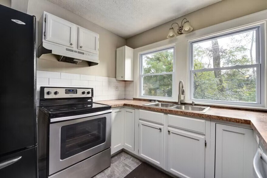 More Photos Of 3589 Cedarbrook Rd, Cleveland Heights Specialty For Sale