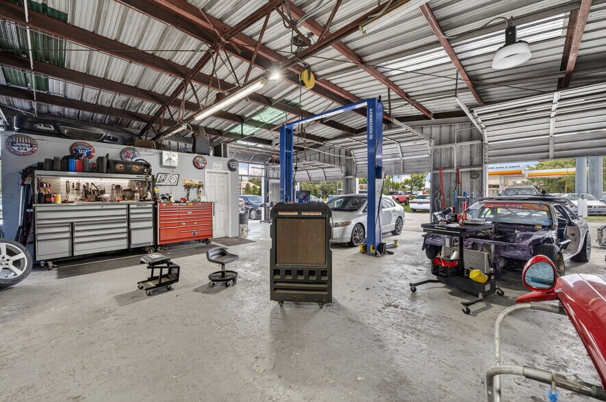 More Photos Of 800-806 W Sr 434, Longwood Auto Repair For Sale