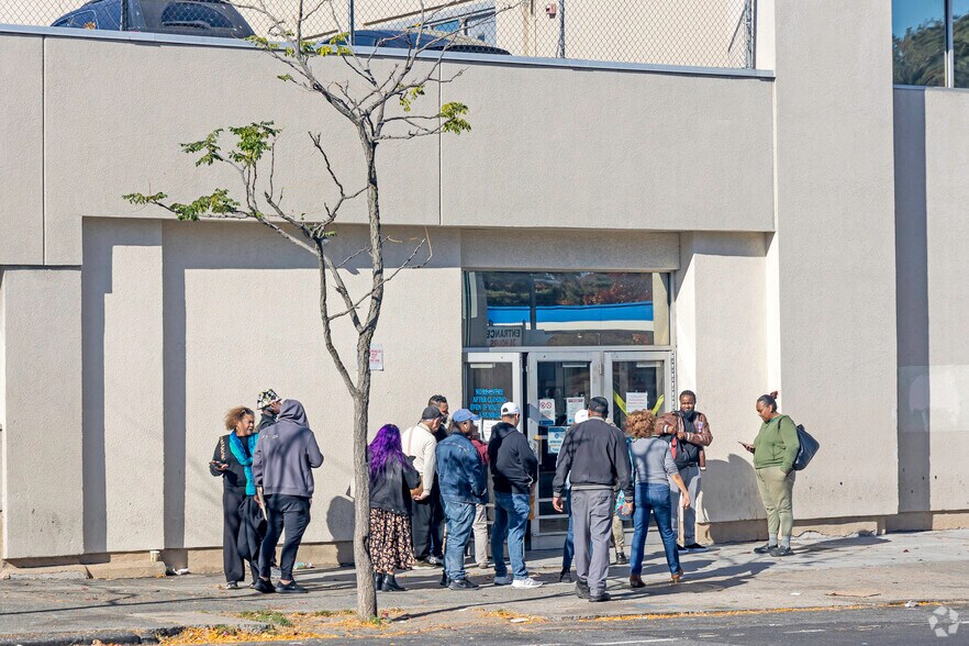 More Photos Of 696 E Fordham Rd, Bronx Office For Lease