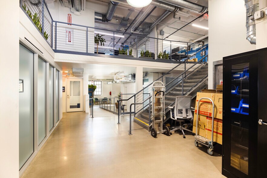 More Photos Of 25 E Mason St, Santa Barbara Research And Development For Lease