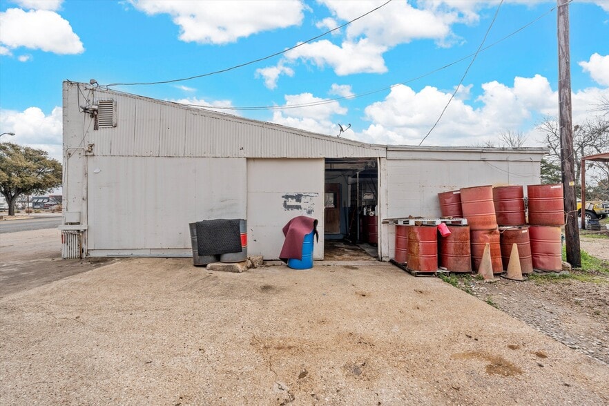 More Photos Of 201 W Oak St, West Service Station For Sale