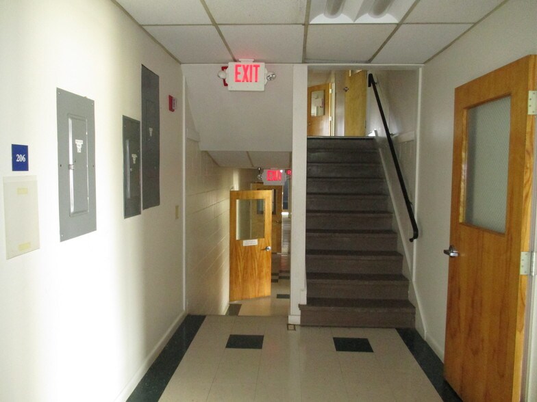 More Photos Of 23 McIntosh Ave, Dover Office For Lease