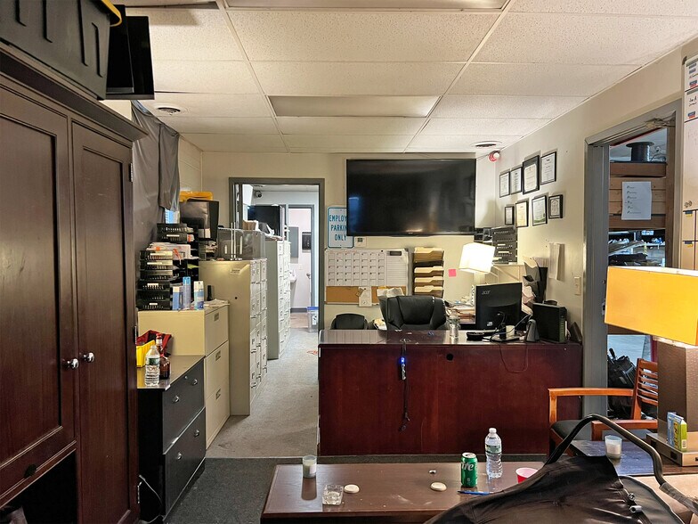 More Photos Of 2010 Schaper Ave, Erie Warehouse For Sale