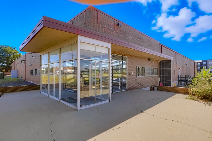 More Photos Of 3880 Holly St, Denver Warehouse For Sale