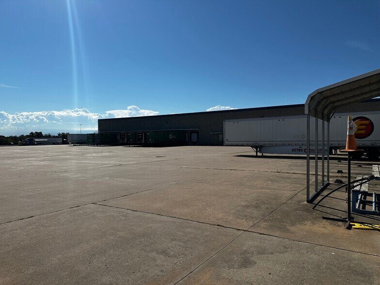 More Photos Of 3500 Flanders Dr, Ardmore Distribution For Lease