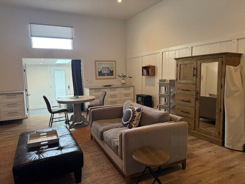 More Photos Of 217 Grand Ave, Pacific Grove Storefront For Sale