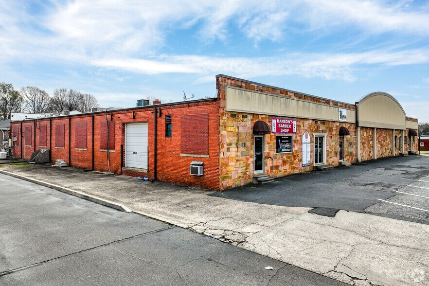 More Photos Of 700 N Cannon Blvd, Kannapolis Storefront Retail Office For Lease