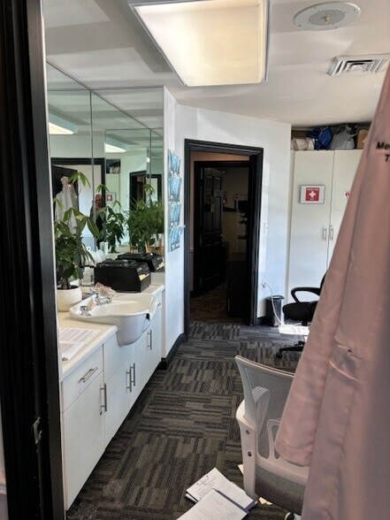 More Photos Of 2204 Crestmoor Rd, Nashville Medical For Lease