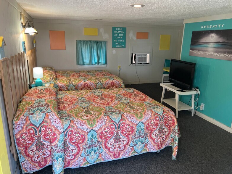 More Photos Of 4945 E Indiana Beach Rd, Monticello Marina For Sale