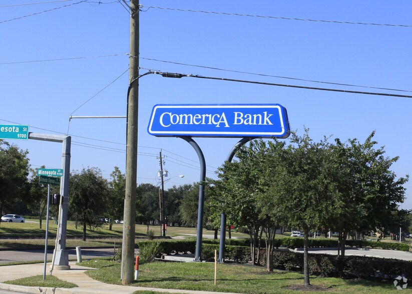 More Photos Of 9997 Almeda Genoa Rd, Houston Bank For Lease