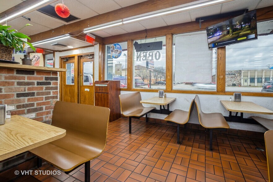 More Photos Of 1262 Lee St, Des Plaines Fast Food For Sale