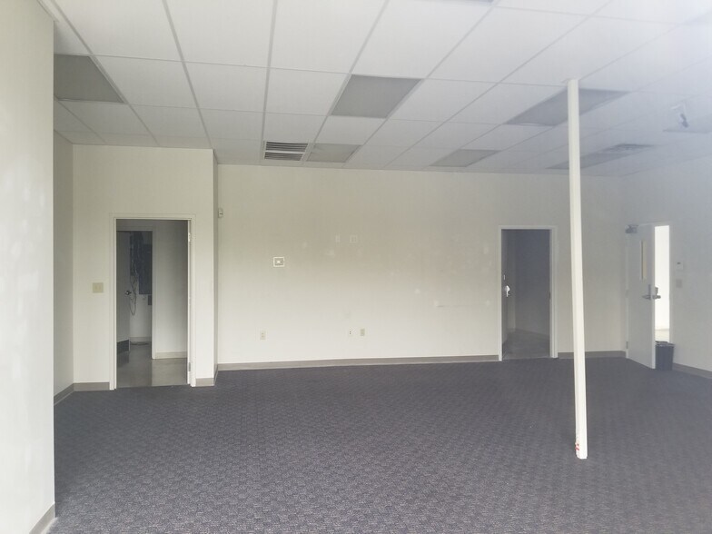 More Photos Of 3176 Linden Dr, Bristol Freestanding For Lease