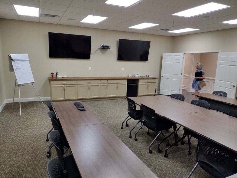 More Photos Of 5207 Belle Wood Ct, Buford Warehouse For Sale