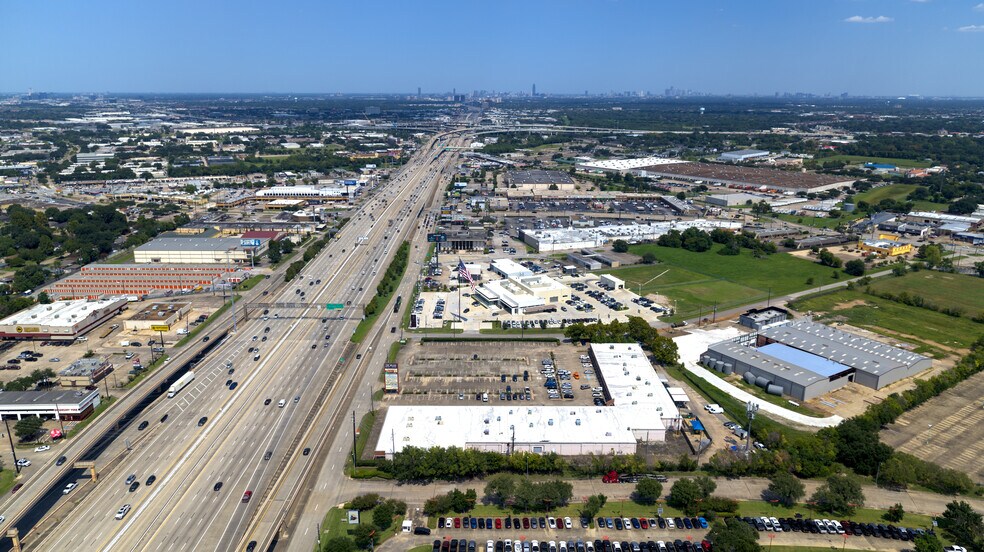 More Photos Of 11925 Southwest Fwy, Stafford Unknown For Lease