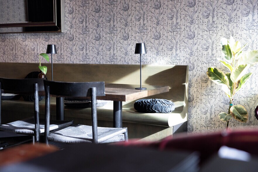 More Photos Of 442 High St, Lyons Restaurant For Sale