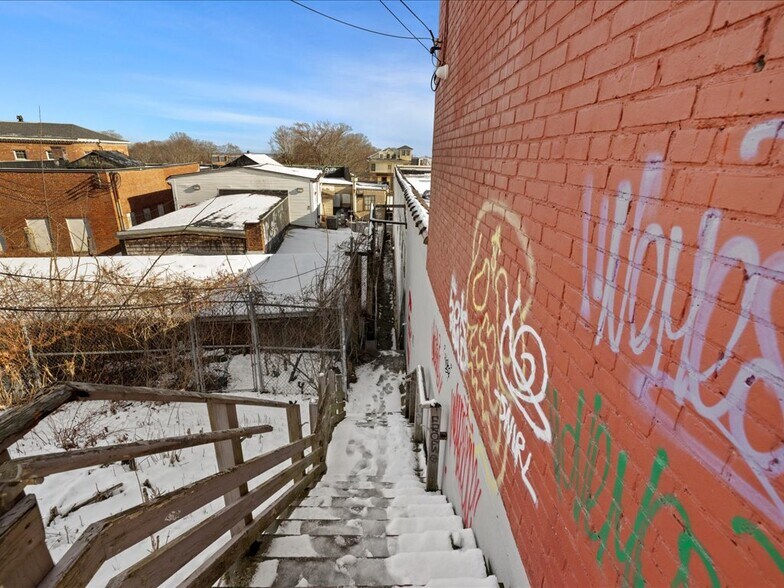More Photos Of 46 Main St, Plymouth Storefront For Sale