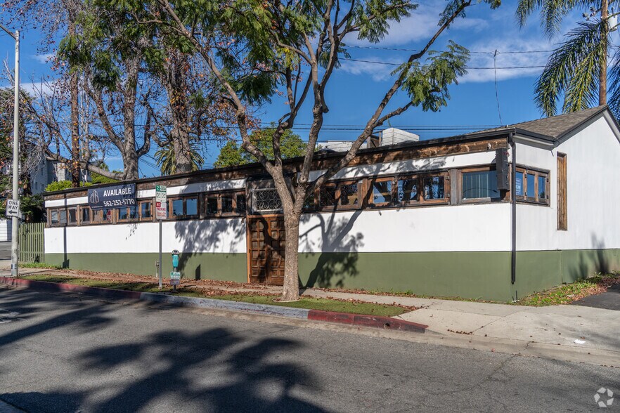 Primary Photo Of 1114 N Crescent Heights Blvd, West Hollywood Restaurant For Lease