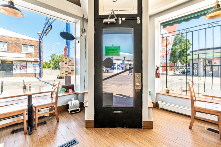 More Photos Of 4654 Queen St, Niagara Falls Storefront Retail Residential For Sale