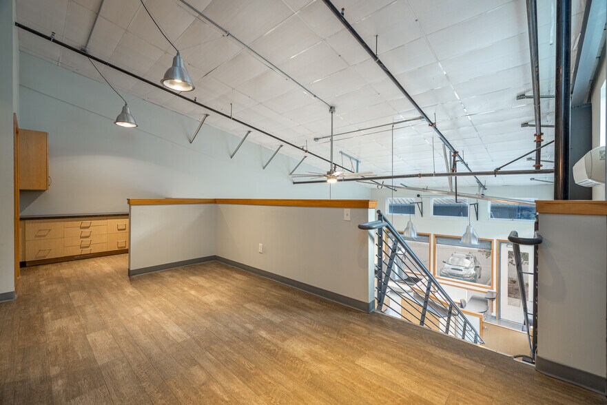 More Photos Of 909 Squalicum Way, Bellingham Flex For Sale